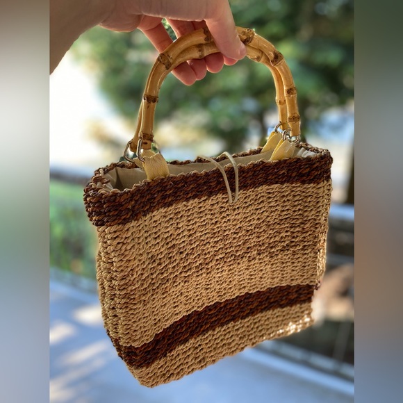 Woven straw small handbag with bamboo handles - Picture 8 of 9